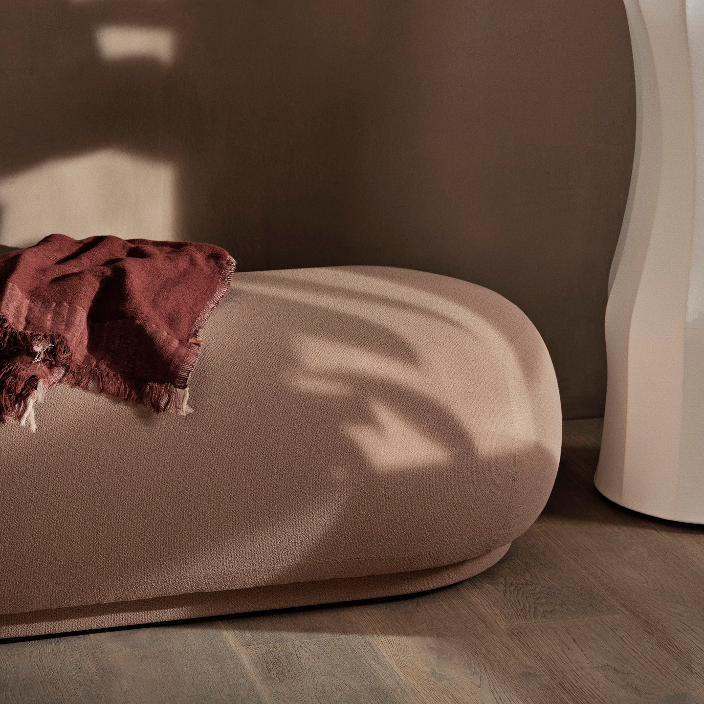 Rico Ottoman by K&S Brand – Stylish and Functional Footrest for Your Living Space