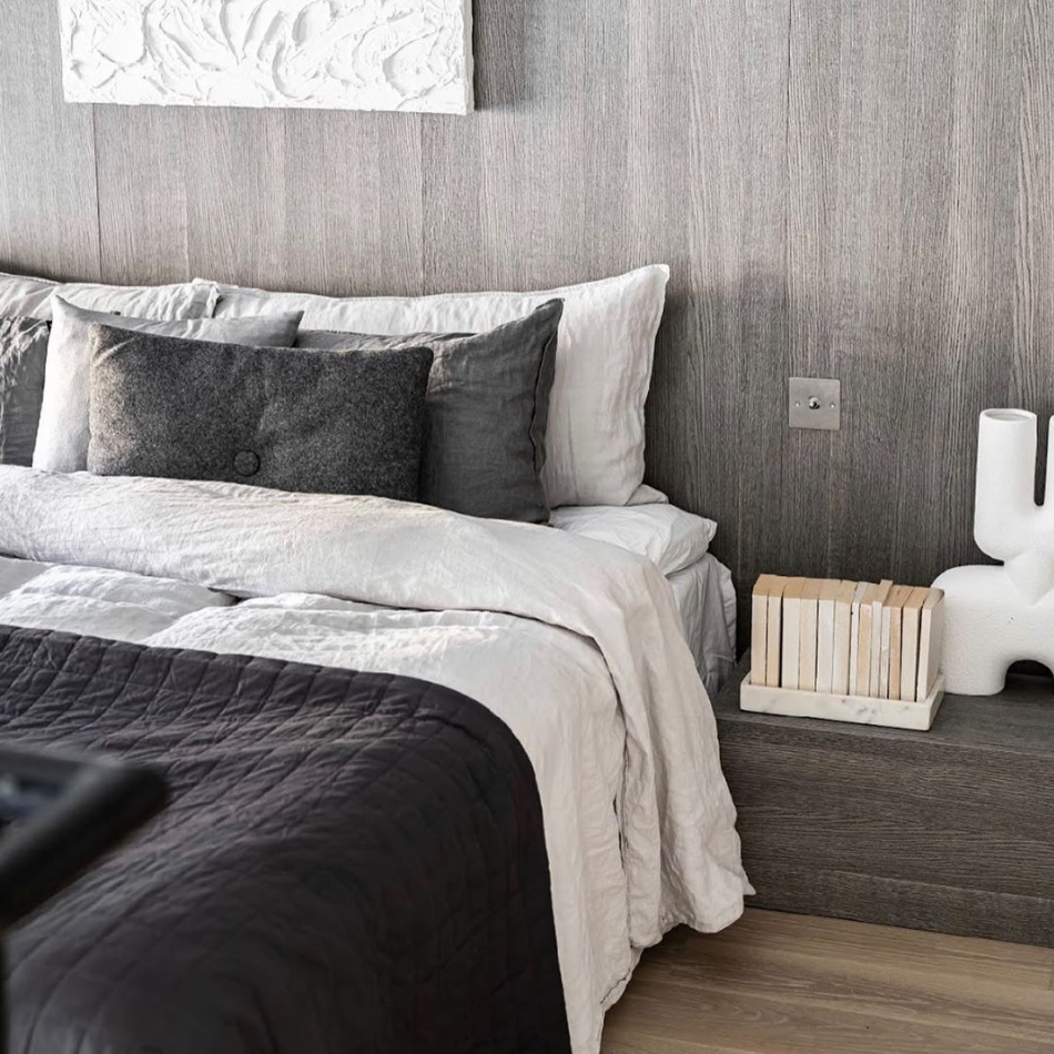 Cobra - Double White: Playful 1960s-Inspired Design for Modern Spaces