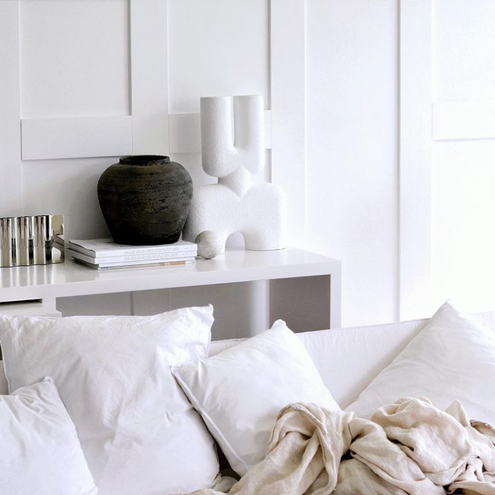 Cobra - Double White: Playful 1960s-Inspired Design for Modern Spaces
