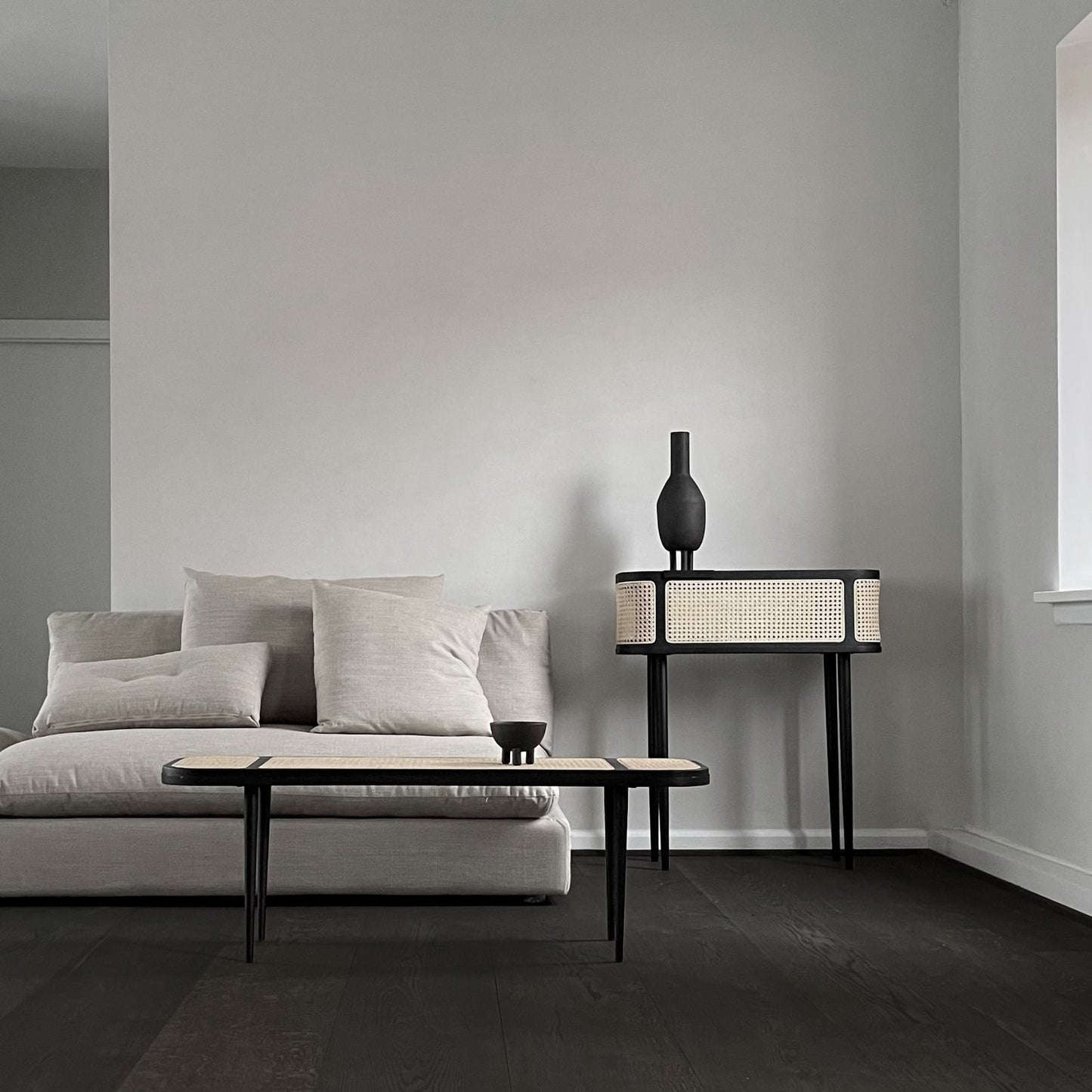 Duck Vase Slim Coffee - Unique Hand-Glazed Design for Modern Living Spaces