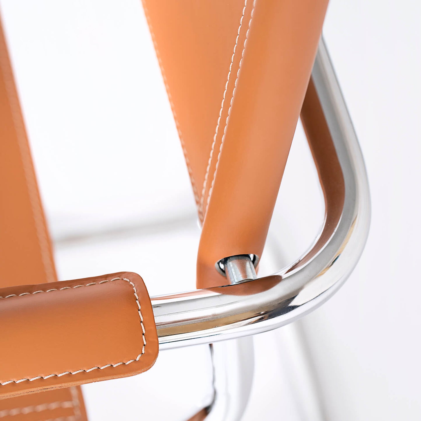 Stam Leather Armchair – Elegant and Versatile Seating for Your Home