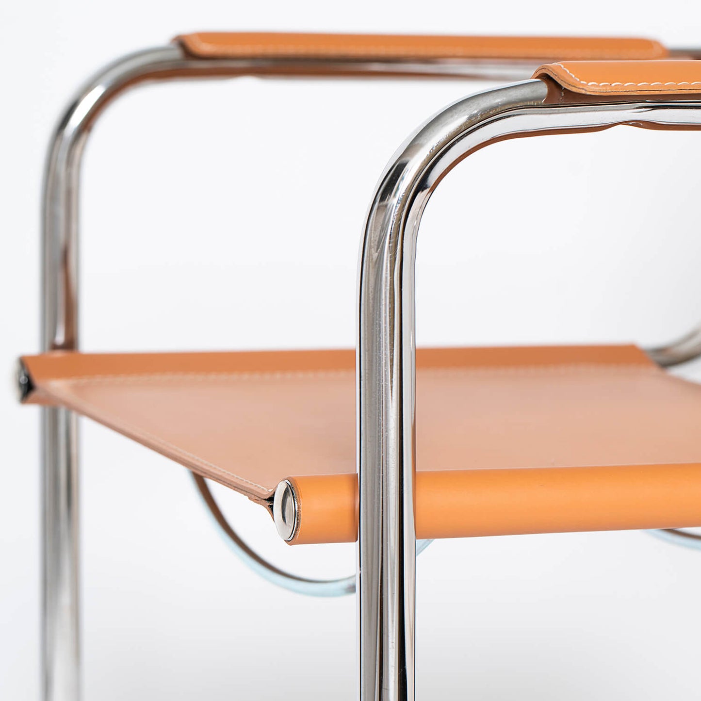 Stam Leather Armchair – Elegant and Versatile Seating for Your Home