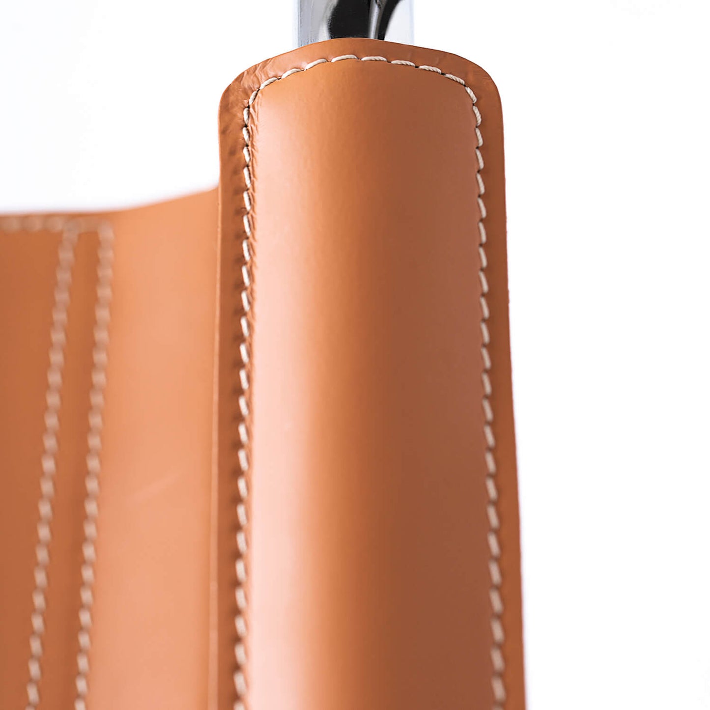 Stam Leather Armchair – Elegant and Versatile Seating for Your Home