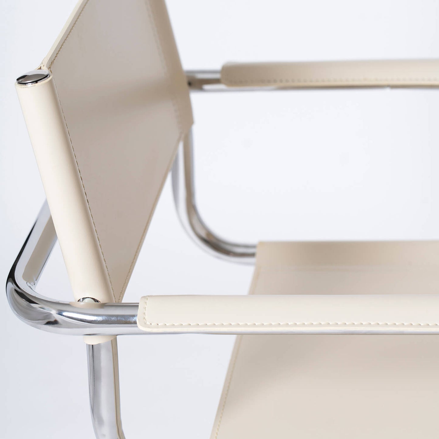 Stam Leather Armchair – Elegant and Versatile Seating for Your Home