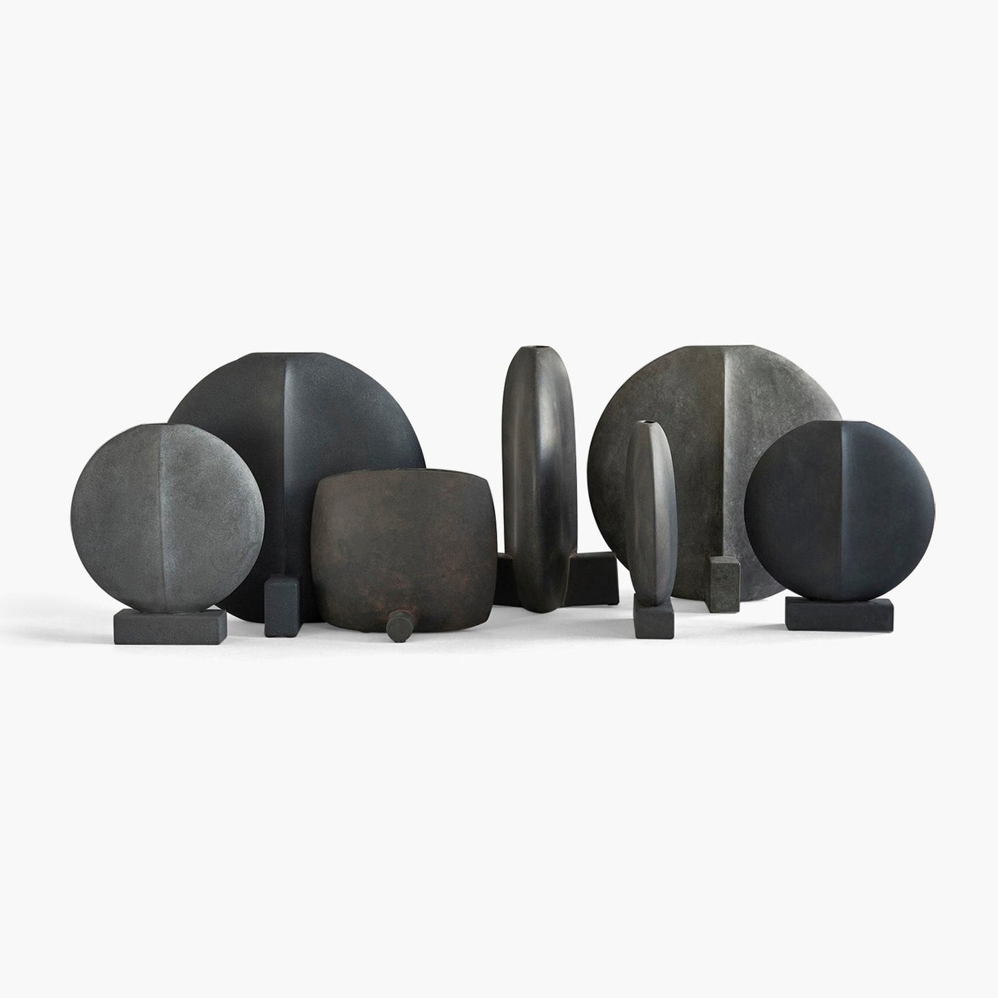 Guggenheim Big Black Vase - Sculptural Ceramic Design with Geometric Elegance