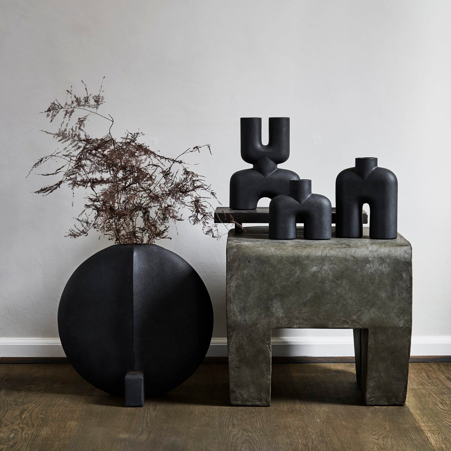 Guggenheim Big Black Vase - Sculptural Ceramic Design with Geometric Elegance