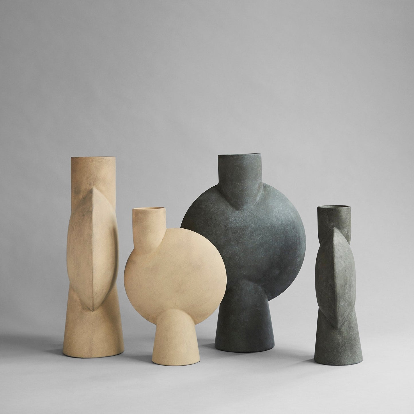 Sphere Vase Bubl Big: Stylish Decorative Vase in Sphere Sand and Dark Grey for Modern Interiors