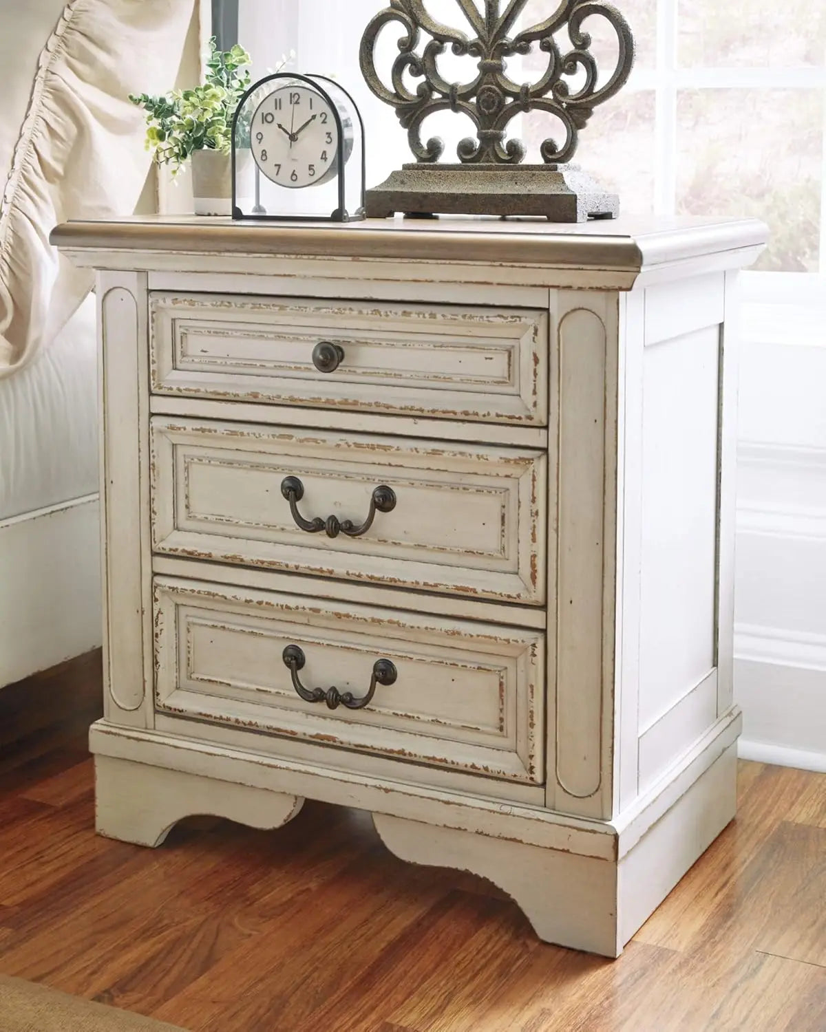 Realyn French Country 3 Drawer Nightstand with Electrical Outlets & USB Ports, 27.75" Tall