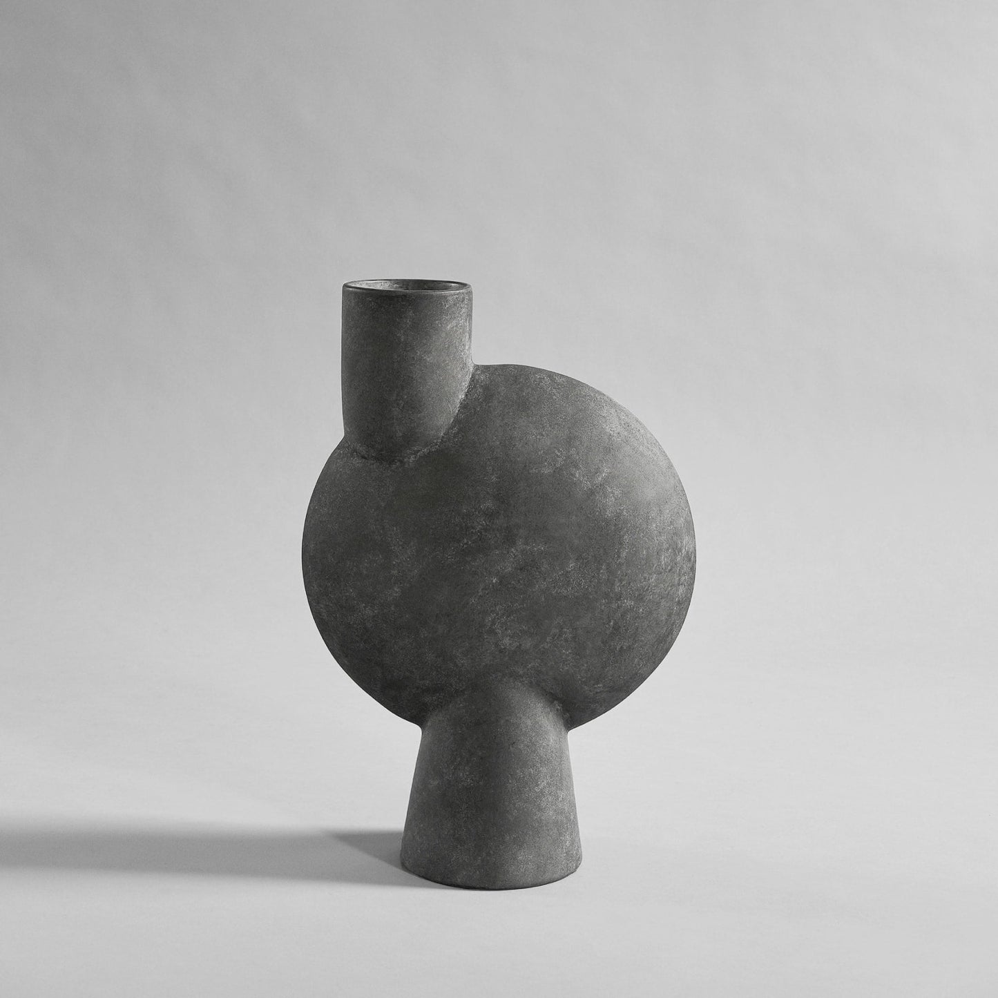 Sphere Vase Bubl Big: Stylish Decorative Vase in Sphere Sand and Dark Grey for Modern Interiors