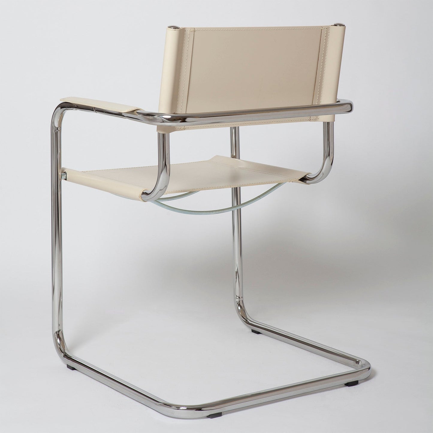 Stam Leather Armchair – Elegant and Versatile Seating for Your Home