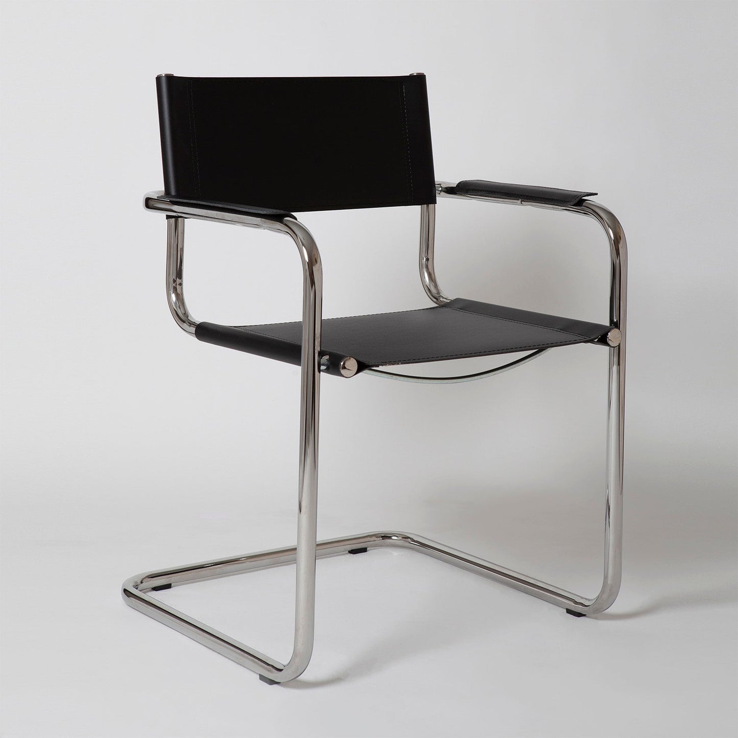 Stam Leather Armchair – Elegant and Versatile Seating for Your Home