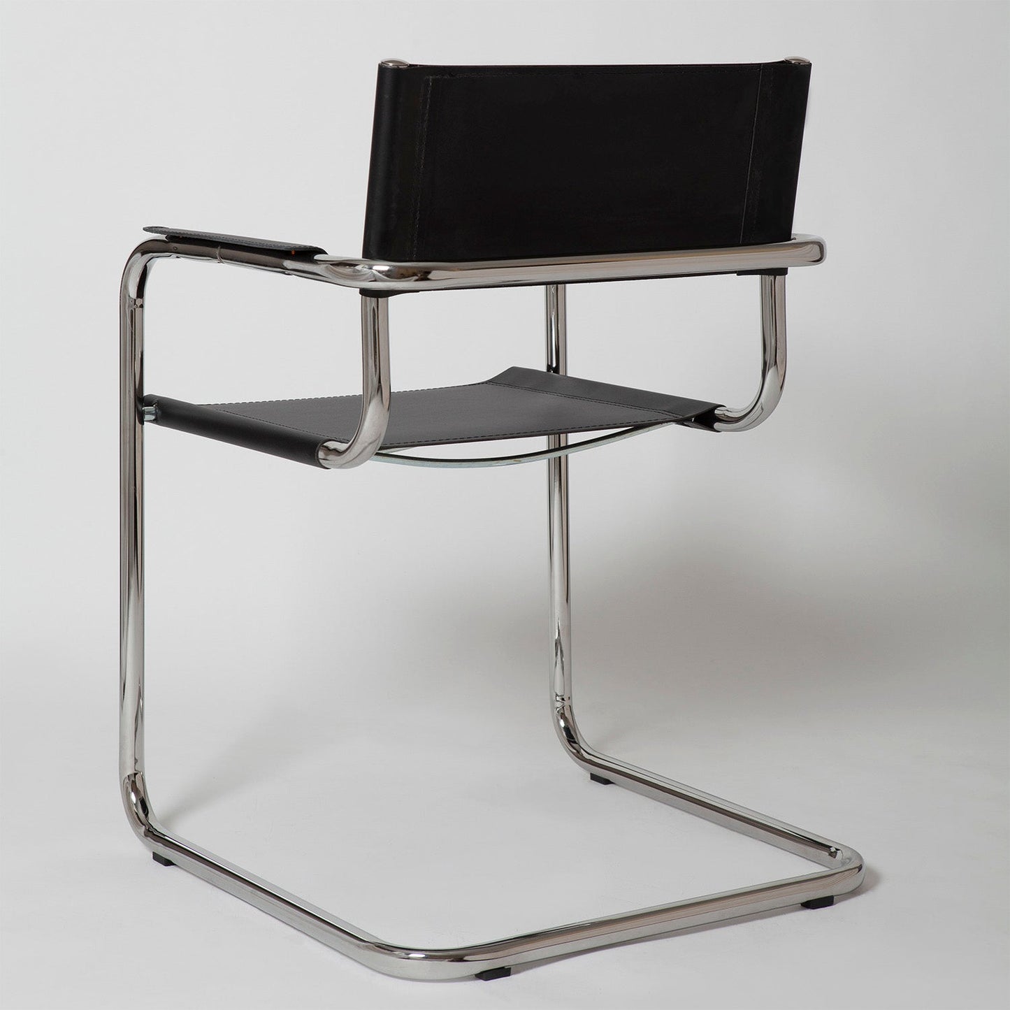 Stam Leather Armchair – Elegant and Versatile Seating for Your Home