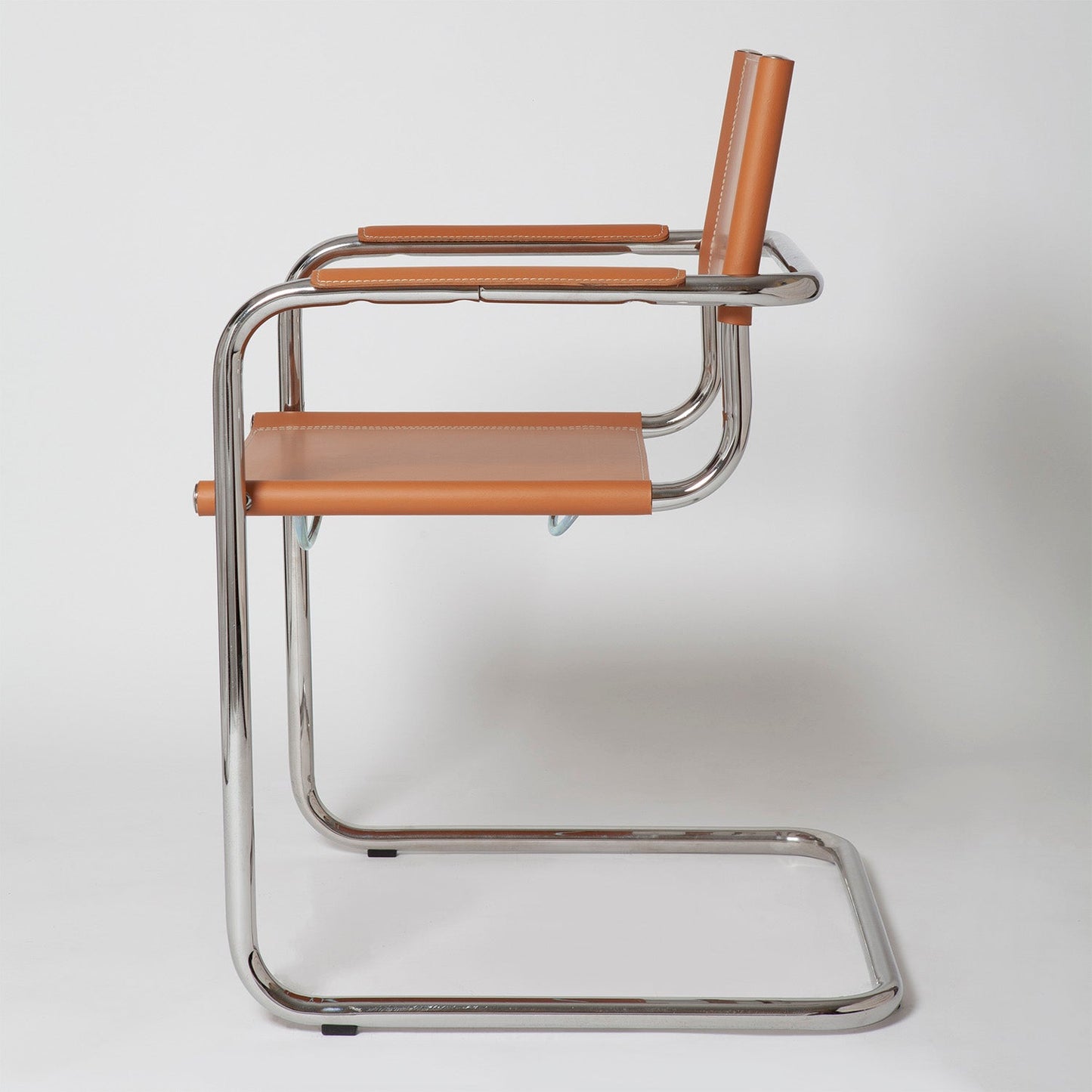 Stam Leather Armchair – Elegant and Versatile Seating for Your Home