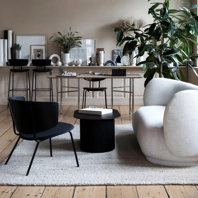 Rico Lounge Curved Chair – Elegant and Ergonomic Seating for Modern Spaces