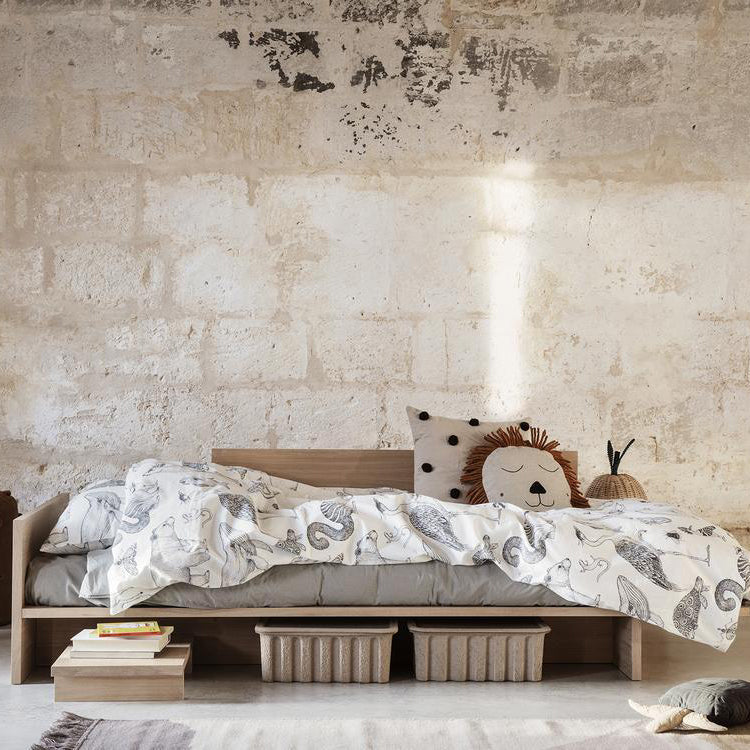 Kona Wood Daybed: Traditional Japanese-Inspired Oak Veneer Bedroom Furniture