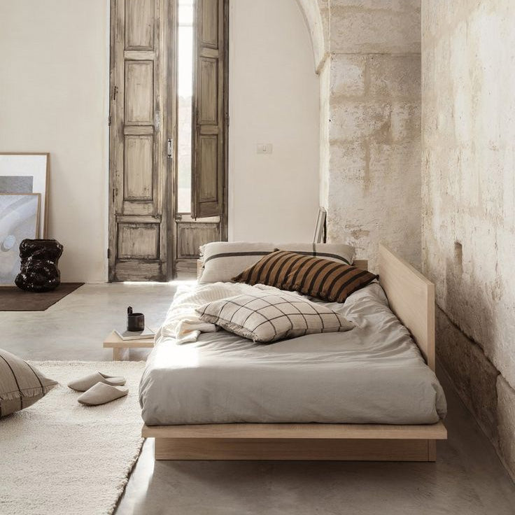 Kona Wood Daybed: Traditional Japanese-Inspired Oak Veneer Bedroom Furniture