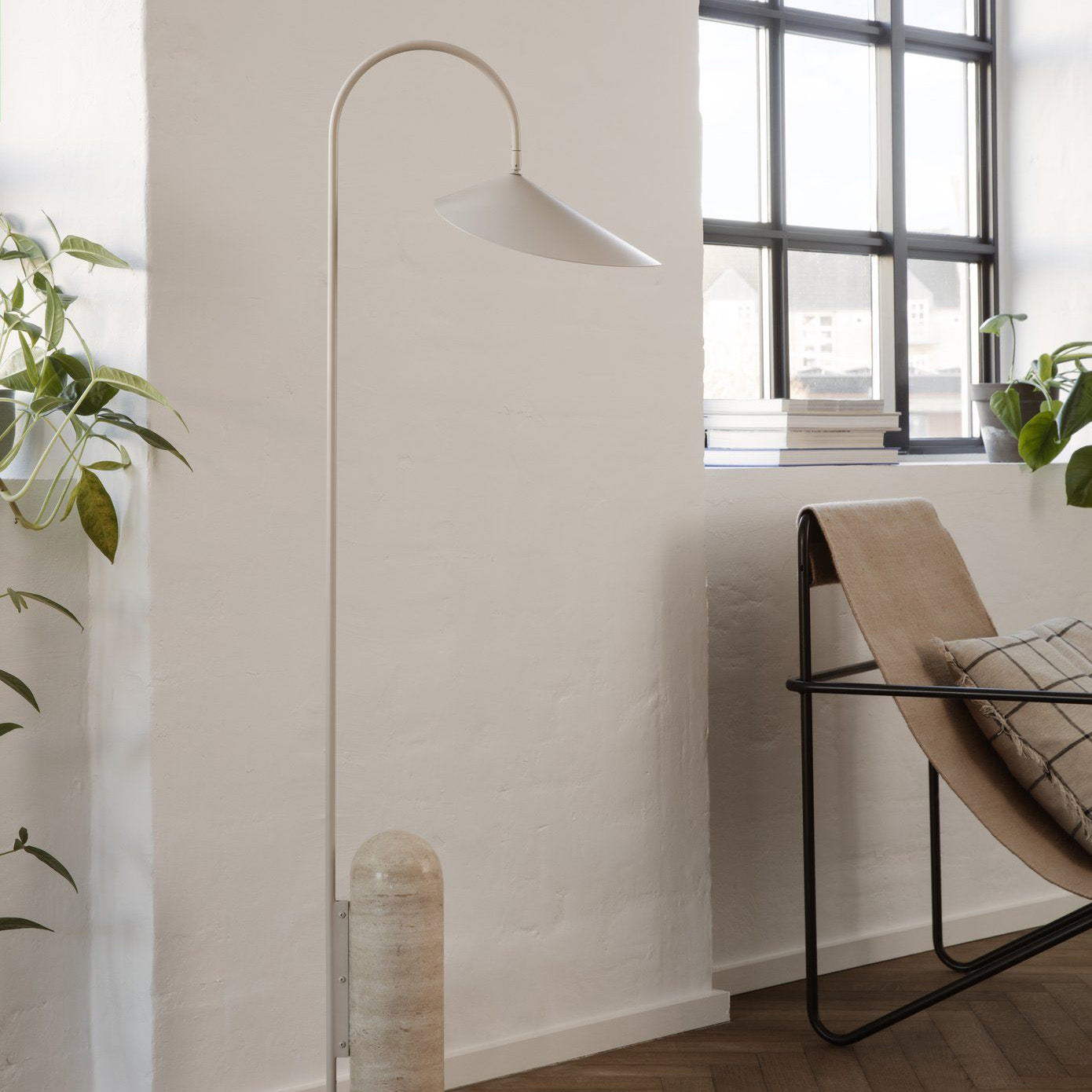 Arum Floor Lamp by K&S BRAN - Elegant Black Marble and Organic Design