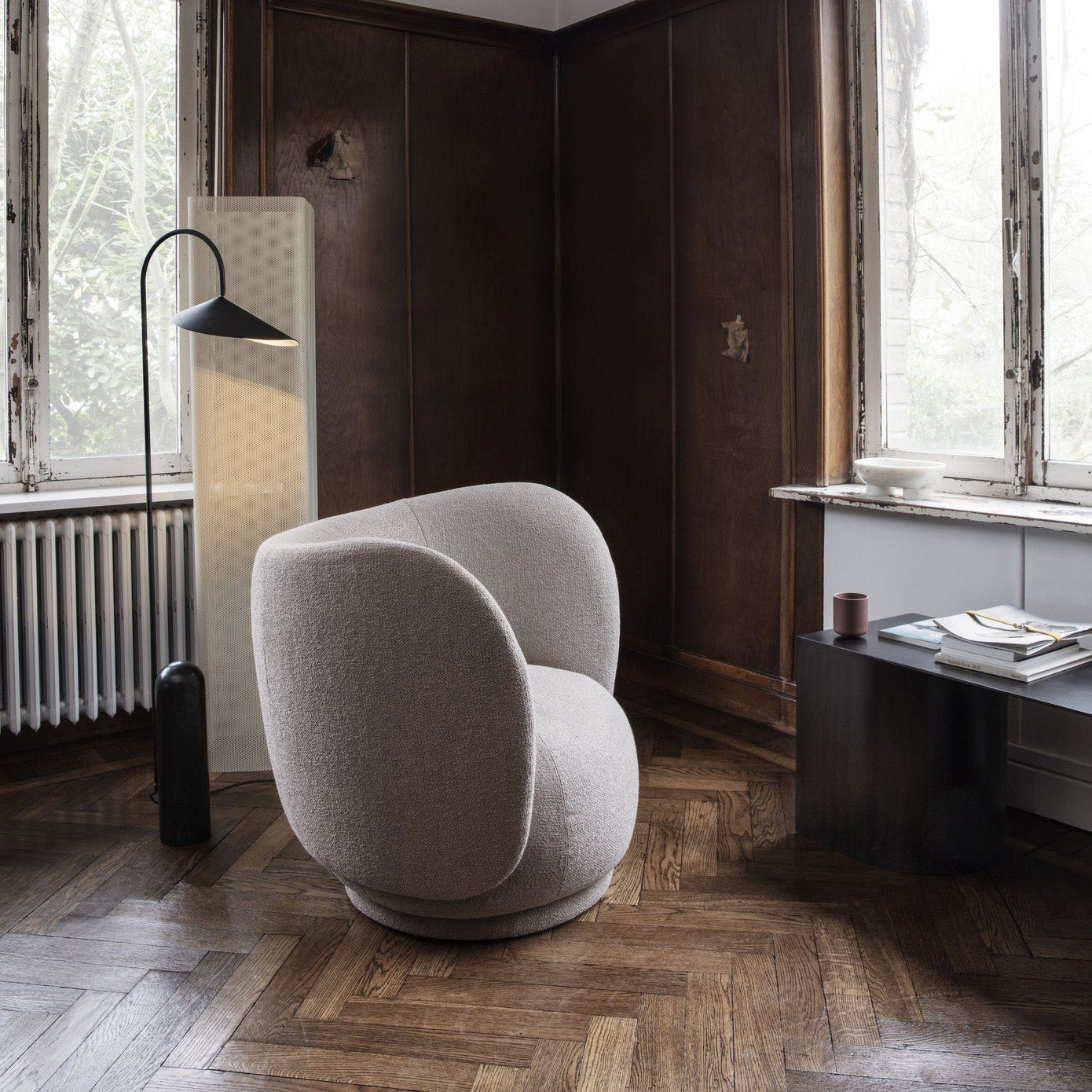 Arum Floor Lamp by K&S BRAN - Elegant Black Marble and Organic Design