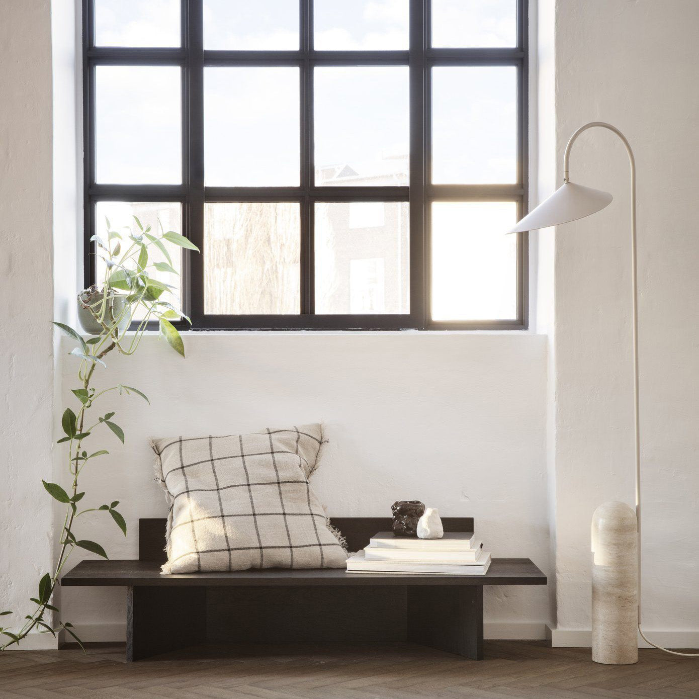 Arum Floor Lamp by K&S BRAN - Elegant Black Marble and Organic Design