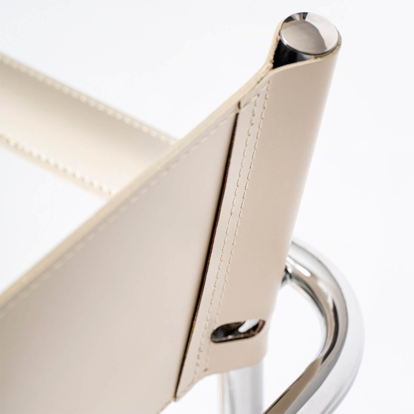 Stam Leather Armchair – Elegant and Versatile Seating for Your Home
