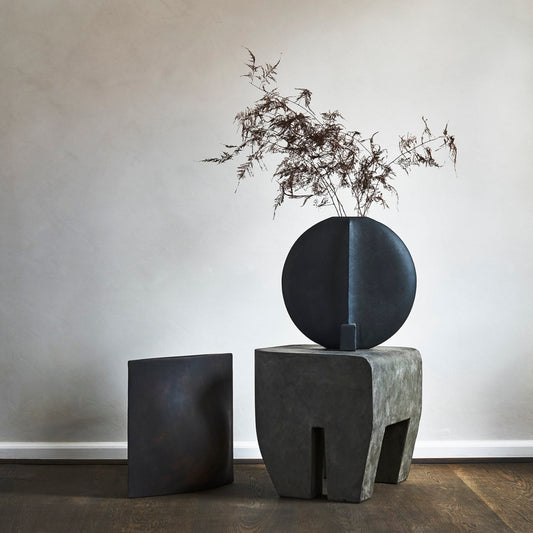 Guggenheim Big Black Vase - Sculptural Ceramic Design with Geometric Elegance